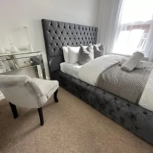 The Smaller Comfortable For One 5 Min To The Guest house
